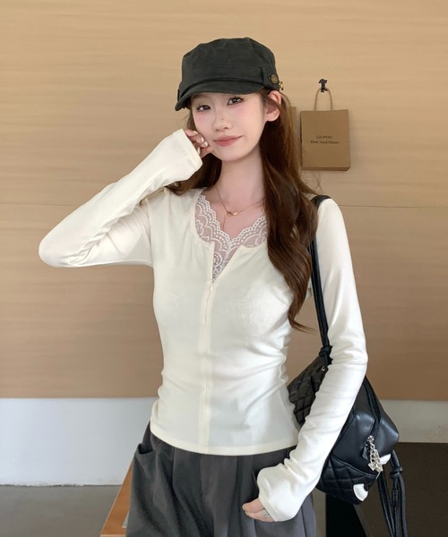 LAFFMO（ラフモ）の「Vネックレースレイヤードカットソー（Tシャツ/カットソー・レディース・ホワイト/ブラック・F）」の8枚目の写真