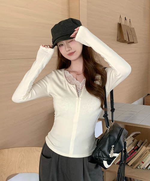 LAFFMO（ラフモ）の「Vネックレースレイヤードカットソー（Tシャツ/カットソー・レディース・ホワイト/ブラック・F）」の10枚目の写真