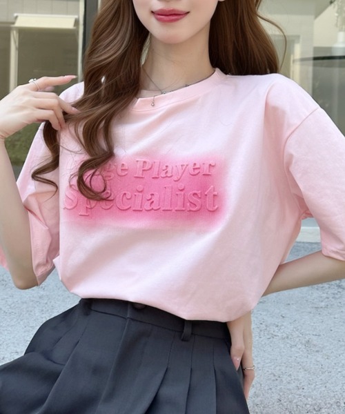 Ada.(エイダ)の「ペイント風 エンボスロゴ 半袖Tシャツ(Tシャツ/カットソー・レディース・ライトピンク/グレー/ネイビー・FREE)」の3枚目の写真