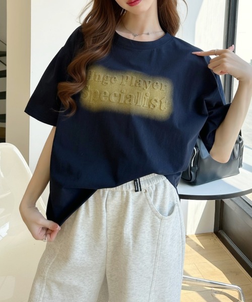 Ada.(エイダ)の「ペイント風 エンボスロゴ 半袖Tシャツ(Tシャツ/カットソー・レディース・ライトピンク/グレー/ネイビー・FREE)」の7枚目の写真