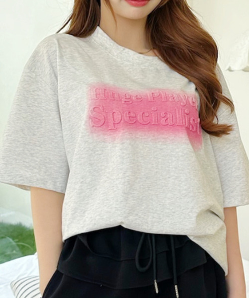 Ada.(エイダ)の「ペイント風 エンボスロゴ 半袖Tシャツ(Tシャツ/カットソー・レディース・ライトピンク/グレー/ネイビー・FREE)」の6枚目の写真