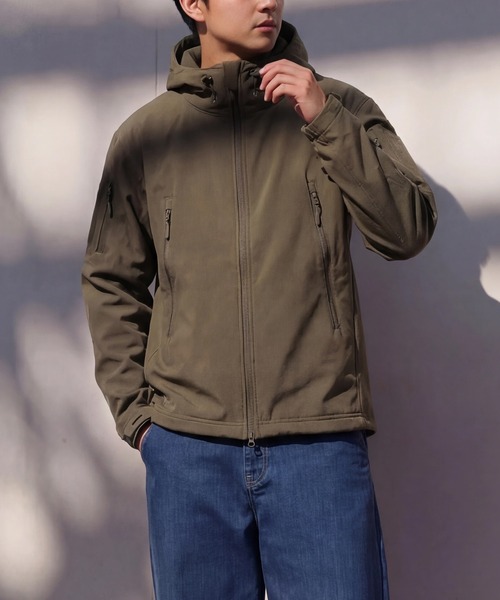 MAISON CLUB(メゾンクラブ)の「【MAISON CLUB】Military Soft Hooded Jacket /ミリタリーソフトフーデッドジャケット KNF-YI(マウンテンパーカー・メンズ・ブラック/カーキ・2XL/XL)」の2枚目の写真