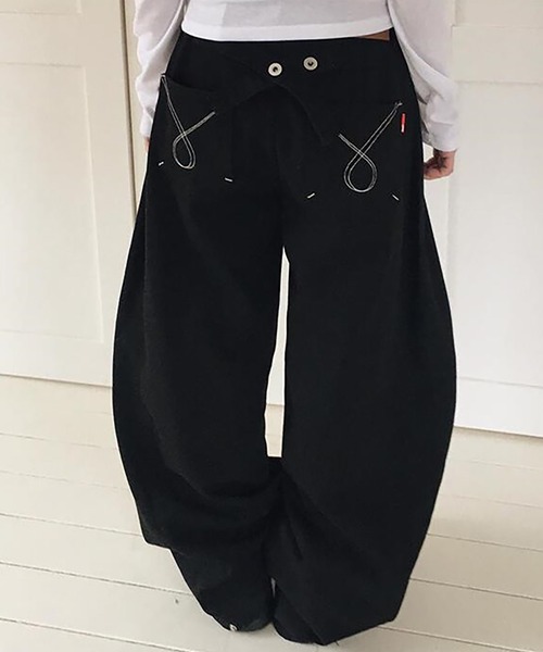 LAFFMO(ラフモ)の「バレルレッグワイドデニムパンツ(デニムパンツ・レディース・ブラック/ホワイト・M/S)」の22枚目の写真