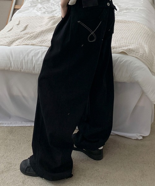 LAFFMO(ラフモ)の「バレルレッグワイドデニムパンツ(デニムパンツ・レディース・ブラック/ホワイト・M/S)」の6枚目の写真