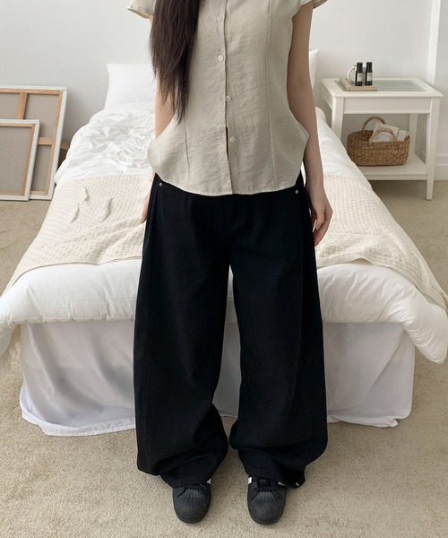LAFFMO(ラフモ)の「バレルレッグワイドデニムパンツ(デニムパンツ・レディース・ブラック/ホワイト・M/S)」の8枚目の写真
