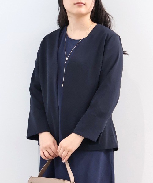 fleur by mint breeze(フルールバイミントブリーズ)の「【L~5L 大きいサイズ】【ウォッシャブル】ダブルクロスノーカラージャケット(ノーカラージャケット・レディース・ブラック/ネイビー・LL/3L/4L/5L)」の1枚目の写真