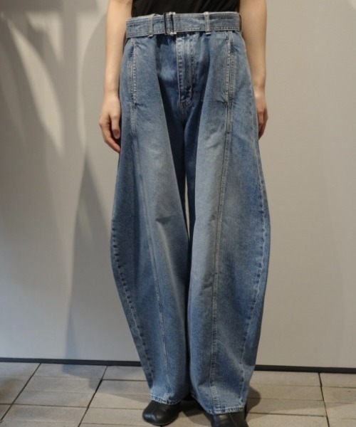 NEPLA.(ネプラ)の「NEPLA カーブベルトパンツ(デニムパンツ・レディース・ブルー・25)」の1枚目の写真