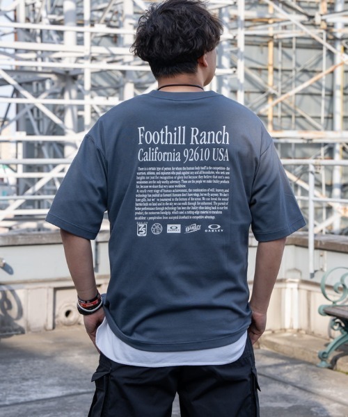 OAKLEY(オークリー)の「【別注】オークリー BORDERLESS S/S TEE STATEMENT 限定コラボ(Tシャツ/カットソー・メンズ・オフホワイト/チャコールグレー/ブラック/ベージュ・S/M/L/LL/3L)」の4枚目の写真