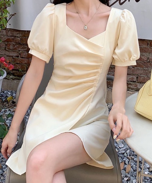 Teem Store（チームストア）の「スクエアネックウエストギャザーデザインパフスリーブミニワンピース（ワンピース・レディース・アイボリー/ブラック・M/S）」の8枚目の写真
