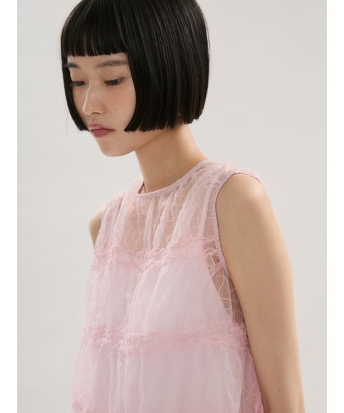 emmi（エミ）の「フラワーエンブロイダリーワンピース【セットアップ対応】/ハンドウォッシャブル（ワンピース・レディース・ピンク/ホワイト・1/0）」の6枚目の写真