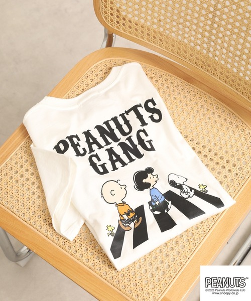 PEANUTS(ピーナッツ)の「PEANUTSプリントTシャツ 半袖(Tシャツ/カットソー・レディース・オフホワイト/グレイッシュベージュ/オートミール/ネイビー/ライトカーキ/ブラック・L/M/LL)」の1枚目の写真