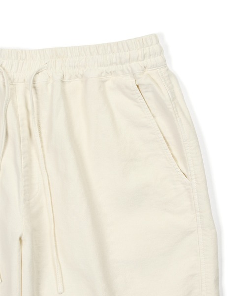 The DUFFER of ST.GEORGE(ザダファーオブセントジョージ)の「UNCUT CORDUROY SHORTS:セットアップ対応 アンカットコーデュロイ ショートパンツ(その他パンツ・メンズ・ホワイト/ライトブルー/ネイビー・MEDIUM/X-LARGE/LARGE)」の15枚目の写真