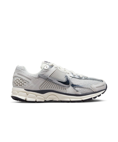 NIKE（ナイキ）の「NIKE/ナイキ WS ｽﾞｰﾑ ﾎﾞﾒﾛ 5（スニーカー・レディース・ホワイト×シルバー・23cm/23.5cm/24cm/24.5cm/25cm/22.5cm）」の7枚目の写真