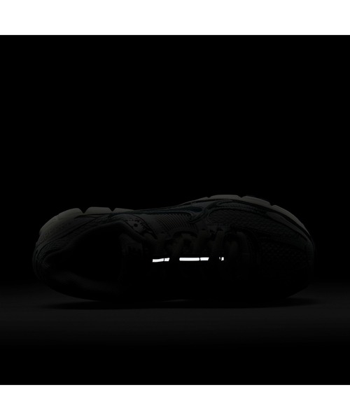 NIKE（ナイキ）の「NIKE/ナイキ WS ｽﾞｰﾑ ﾎﾞﾒﾛ 5（スニーカー・レディース・ホワイト×シルバー・23cm/23.5cm/24cm/24.5cm/25cm/22.5cm）」の9枚目の写真