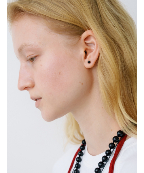 LOVE ME MONSTER（ラブミーモンスター）の「Clean Mood Gem Earrings_3SIZE (L261MER070)（ピアス（両耳用）・レディース・ブラック/ホワイト・4/6/8）」の5枚目の写真