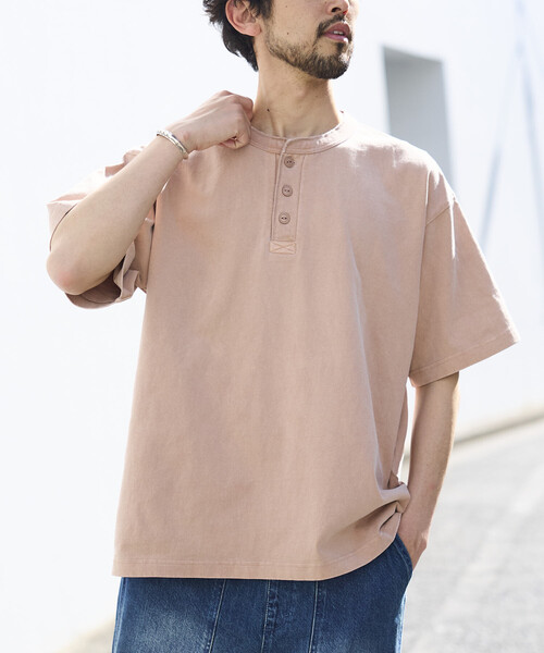 FREAK'S STORE(フリークスストア)の「HEAVY WEIGHT/ヘビーウェイト ピグメント ショートスリーブ ヘンリーネック Tシャツ/10.5オンス(Tシャツ/カットソー・メンズ・チャコールグレー/オリーブ/ピンク/ブラウン・LARGE/MEDIUM/SMALL)」の4枚目の写真
