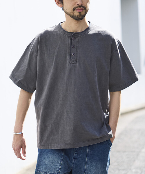 FREAK'S STORE(フリークスストア)の「HEAVY WEIGHT/ヘビーウェイト ピグメント ショートスリーブ ヘンリーネック Tシャツ/10.5オンス(Tシャツ/カットソー・メンズ・チャコールグレー/オリーブ/ピンク/ブラウン・LARGE/MEDIUM/SMALL)」の8枚目の写真