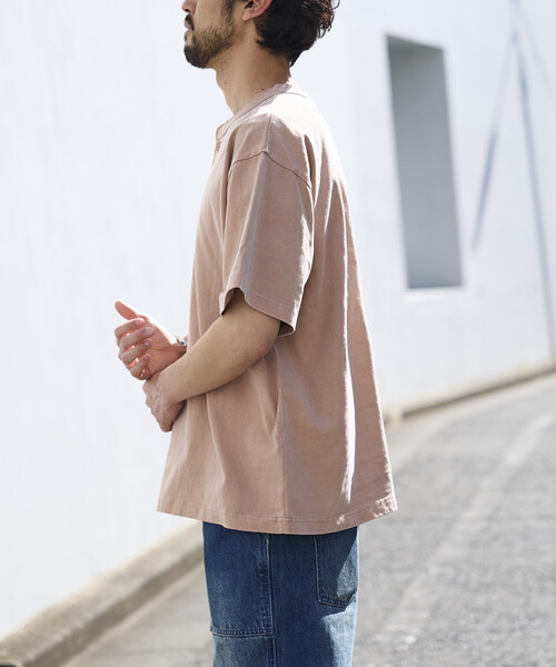 FREAK'S STORE(フリークスストア)の「HEAVY WEIGHT/ヘビーウェイト ピグメント ショートスリーブ ヘンリーネック Tシャツ/10.5オンス(Tシャツ/カットソー・メンズ・チャコールグレー/オリーブ/ピンク/ブラウン・LARGE/MEDIUM/SMALL)」の18枚目の写真