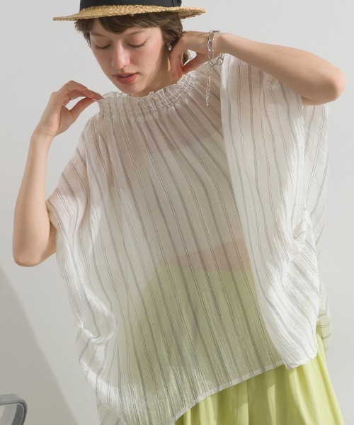 le colis(ルコリ)の「シアー ストライプ 衿 シャーリング 半袖 ブラウス(Tシャツ/カットソー・レディース・ブルー系その他/ホワイト系その他/ブラック系その他・FREE)」の2枚目の写真