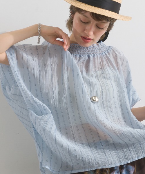 le colis(ルコリ)の「シアー ストライプ 衿 シャーリング 半袖 ブラウス(Tシャツ/カットソー・レディース・ブルー系その他/ホワイト系その他/ブラック系その他・FREE)」の1枚目の写真