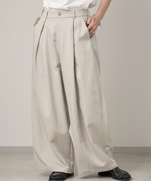 OFROOM(オフルーム)の「Tuck Wide Leg Pants|タックワイドレッグパンツ(チノパンツ・レディース・チャコールグレー/ベージュ/グレー・LARGE/SMALL/MEDIUM)」の1枚目の写真
