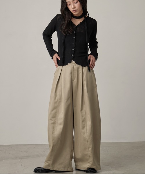 OFROOM(オフルーム)の「Tuck Wide Leg Pants|タックワイドレッグパンツ(チノパンツ・レディース・チャコールグレー/ベージュ/グレー・LARGE/SMALL/MEDIUM)」の19枚目の写真