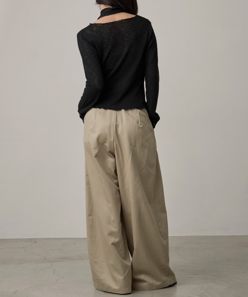 OFROOM(オフルーム)の「Tuck Wide Leg Pants|タックワイドレッグパンツ(チノパンツ・レディース・チャコールグレー/ベージュ/グレー・LARGE/SMALL/MEDIUM)」の16枚目の写真