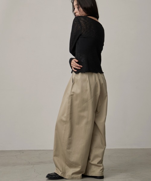 OFROOM(オフルーム)の「Tuck Wide Leg Pants|タックワイドレッグパンツ(チノパンツ・レディース・チャコールグレー/ベージュ/グレー・LARGE/SMALL/MEDIUM)」の17枚目の写真