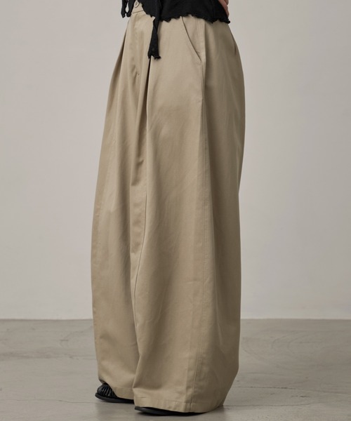 OFROOM(オフルーム)の「Tuck Wide Leg Pants|タックワイドレッグパンツ(チノパンツ・レディース・チャコールグレー/ベージュ/グレー・LARGE/SMALL/MEDIUM)」の7枚目の写真