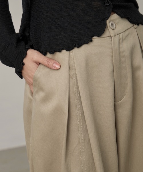 OFROOM(オフルーム)の「Tuck Wide Leg Pants|タックワイドレッグパンツ(チノパンツ・レディース・チャコールグレー/ベージュ/グレー・LARGE/SMALL/MEDIUM)」の15枚目の写真