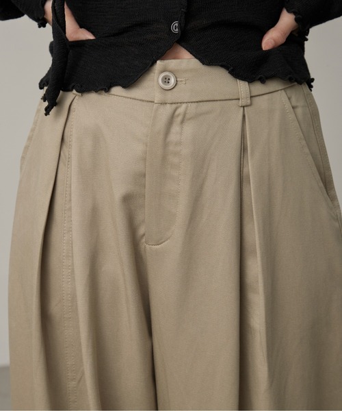 OFROOM(オフルーム)の「Tuck Wide Leg Pants|タックワイドレッグパンツ(チノパンツ・レディース・チャコールグレー/ベージュ/グレー・LARGE/SMALL/MEDIUM)」の14枚目の写真