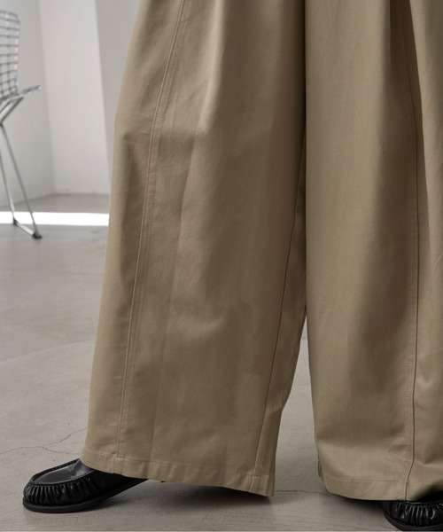 OFROOM(オフルーム)の「Tuck Wide Leg Pants|タックワイドレッグパンツ(チノパンツ・レディース・チャコールグレー/ベージュ/グレー・LARGE/SMALL/MEDIUM)」の13枚目の写真