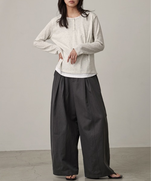 OFROOM(オフルーム)の「Tuck Wide Leg Pants|タックワイドレッグパンツ(チノパンツ・レディース・チャコールグレー/ベージュ/グレー・LARGE/SMALL/MEDIUM)」の12枚目の写真