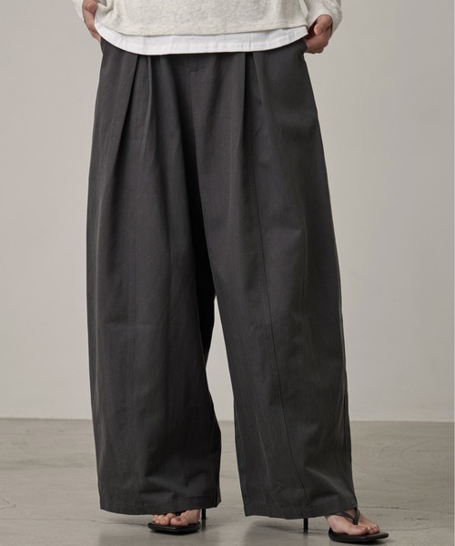 OFROOM(オフルーム)の「Tuck Wide Leg Pants|タックワイドレッグパンツ(チノパンツ・レディース・チャコールグレー/ベージュ/グレー・LARGE/SMALL/MEDIUM)」の11枚目の写真