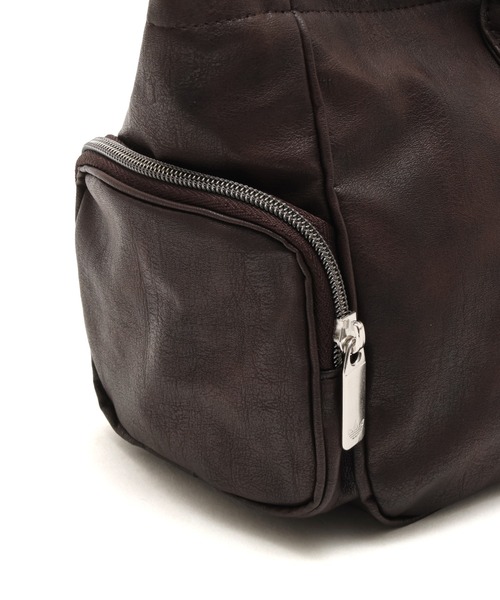 adidas（アディダス）の「adidas EL POCKET BAG / アディダス オリジナルス ロング丈 ポケット付き バッグ（ショルダーバッグ・レディース・ブラウン・ONE SIZE）」の5枚目の写真