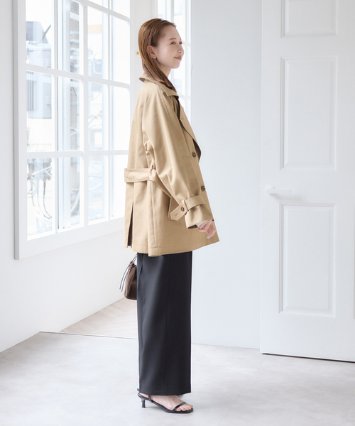 U by SPICK&SPAN(ユーバイスピックアンドスパン)の「リバーシブルミドルトレンチコート(トレンチコート・レディース・ベージュ/ネイビー・36/38)」の4枚目の写真