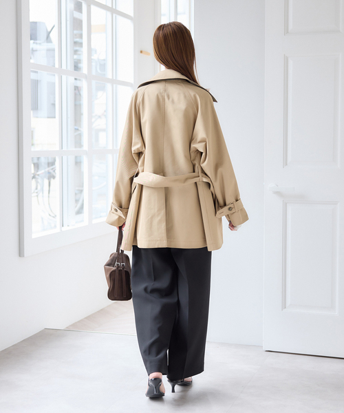 U by SPICK&SPAN(ユーバイスピックアンドスパン)の「リバーシブルミドルトレンチコート(トレンチコート・レディース・ベージュ/ネイビー・36/38)」の5枚目の写真