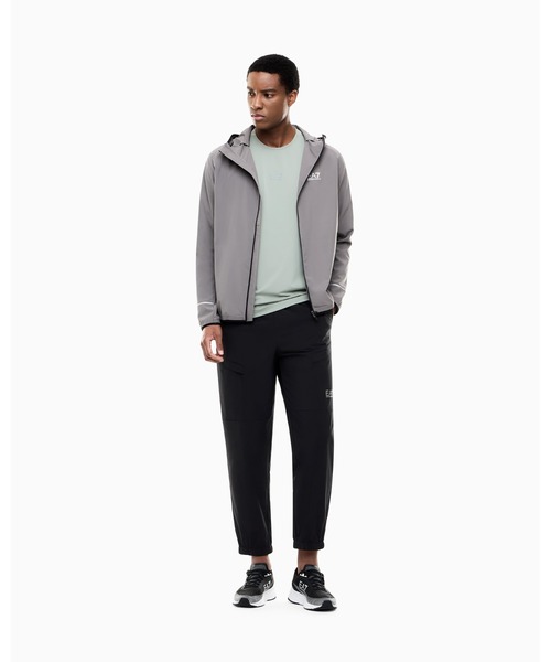 EMPORIO ARMANI EA7(エンポリオアルマーニイーエーセブン)の「<オンライン限定>【エンポリオ アルマーニ EA7】テクニカルファブリック ジョガーパンツ Ventus 7(カーゴパンツ・メンズ・ブラック・SMALL/MEDIUM/LARGE/X-LARGE/X-SMALL)」の4枚目の写真