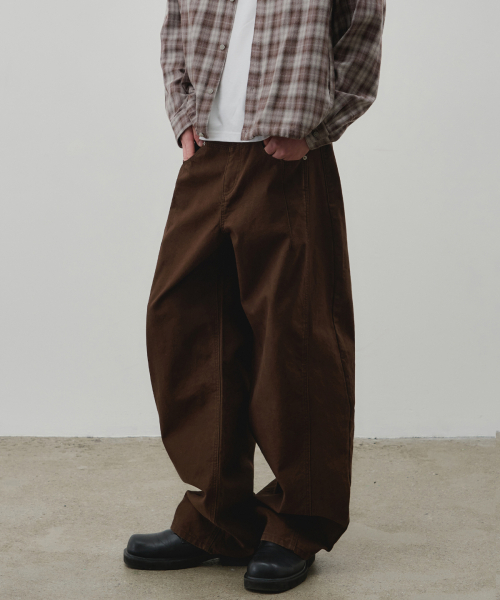 ALYSS（アリス）の「ローワイドウエストカーブドコットンパンツ [ヴィンテージブラウン]（デニムパンツ・メンズ・その他・MEDIUM/LARGE/X-LARGE）」の2枚目の写真