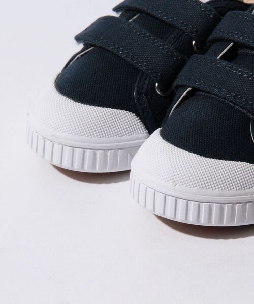 こども ビームス（コドモビームス）の「spring court / G2 ベルクロ スニーカー (14.5～19cm)（スニーカー・キッズ・ホワイト/ネイビー・27(16.5～17cm)/29(18～18.5cm)/24(14.5～15cm)/26(15.5～16cm)/28(17.5～18cm)/30(18.5～19cm)/25(15～15.5cm)）」の11枚目の写真