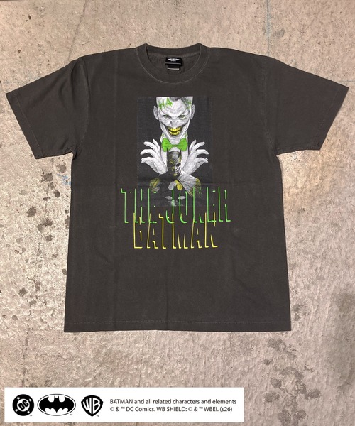 BY THE BAY(バイザベイ)の「【BATMAN/バットマン】 THE JOKER フォトグラフィックピグメントTシャツ グラフィックプリント ヴィンテージ加工 半袖 ユニセックス(Tシャツ/カットソー・メンズ・ブラック/ホワイト・MEDIUM/SMALL)」の2枚目の写真
