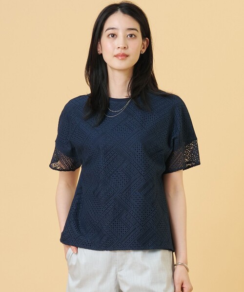 J.PRESS Ladies(J.プレス レディス)の「【一枚で着映え・シーンレスに活躍】タイルライクレース クルーネック カットソー(Tシャツ/カットソー・レディース・ホワイト系/ライトグレー系/ネイビー系・SMALL)」の3枚目の写真