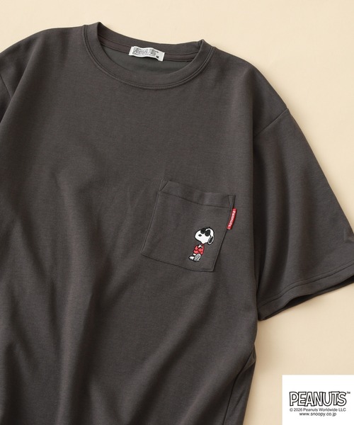 PEANUTS（ピーナッツ）の「PEANUTS JOE COOL柄刺繍接触冷感ビッグシルエットポケ付き半袖Tシャツ（Tシャツ/カットソー・メンズ・グレイッシュベージュ/オフホワイト/チャコール・M/LL/L）」の2枚目の写真