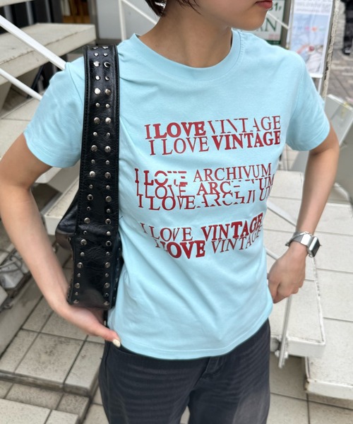 MEMECLE(メメクル)の「【 MEMECLE / メメクル 】ラブビンテージ レタリングサマーシャツ(Tシャツ/カットソー・レディース・ライトブルー・SMALL/MEDIUM)」の5枚目の写真