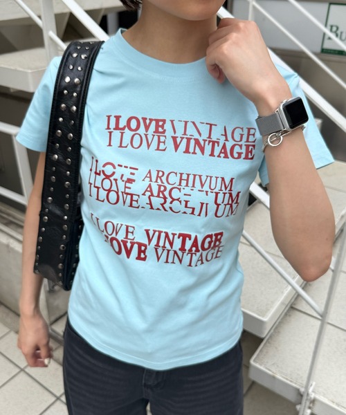 MEMECLE(メメクル)の「【 MEMECLE / メメクル 】ラブビンテージ レタリングサマーシャツ(Tシャツ/カットソー・レディース・ライトブルー・SMALL/MEDIUM)」の6枚目の写真