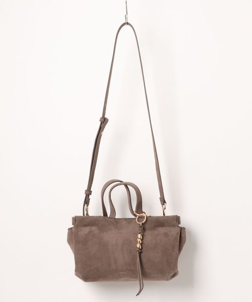 CHARLES & KEITH(チャールズ & キース)の「Zephy ミニゼフィ タッセル トートバッグ(トートバッグ・レディース・レディッシュグレー・S)」の10枚目の写真
