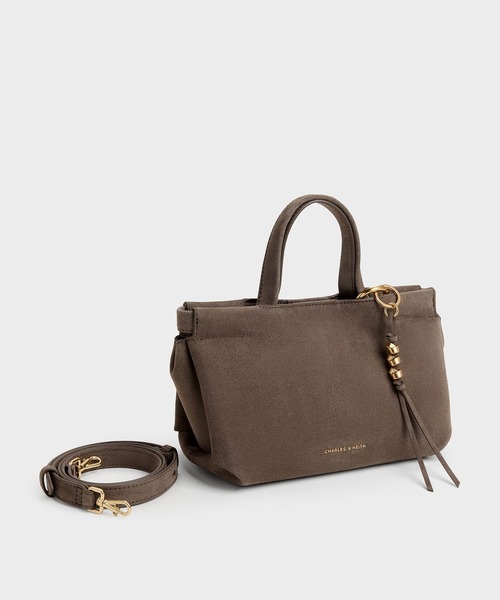 CHARLES & KEITH(チャールズ & キース)の「Zephy ミニゼフィ タッセル トートバッグ(トートバッグ・レディース・レディッシュグレー・S)」の2枚目の写真