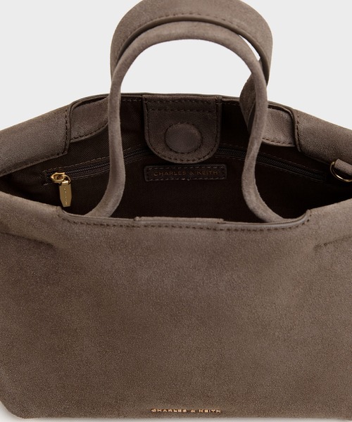 CHARLES & KEITH(チャールズ & キース)の「Zephy ミニゼフィ タッセル トートバッグ(トートバッグ・レディース・レディッシュグレー・S)」の5枚目の写真