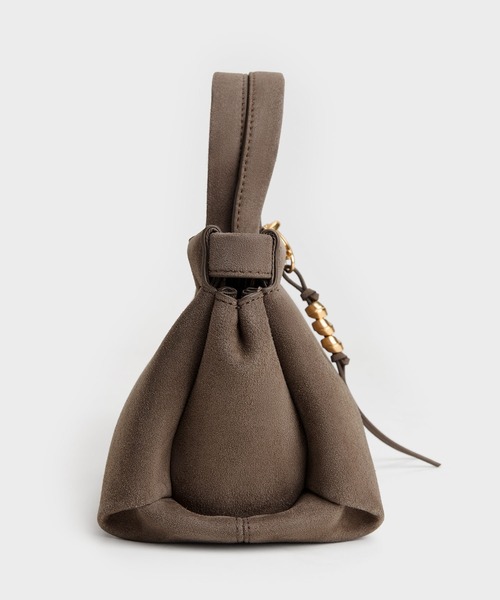 CHARLES & KEITH(チャールズ & キース)の「Zephy ミニゼフィ タッセル トートバッグ(トートバッグ・レディース・レディッシュグレー・S)」の6枚目の写真
