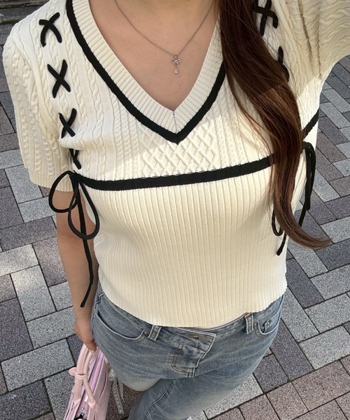 continuer de NICE CLAUP(コンティニューデナイスクラップ)の「レースアップニット半袖トップス(Tシャツ/カットソー・レディース・アイボリー/ピンク/ブラウン/ブラック・FREE)」の2枚目の写真